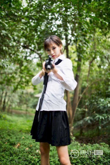 美女全光不留一件不遮